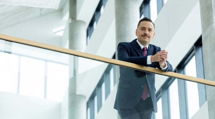 英伟达(NVDA.US)以近60%运营利润率领先“七巨头”,特斯拉仅8.76%居末